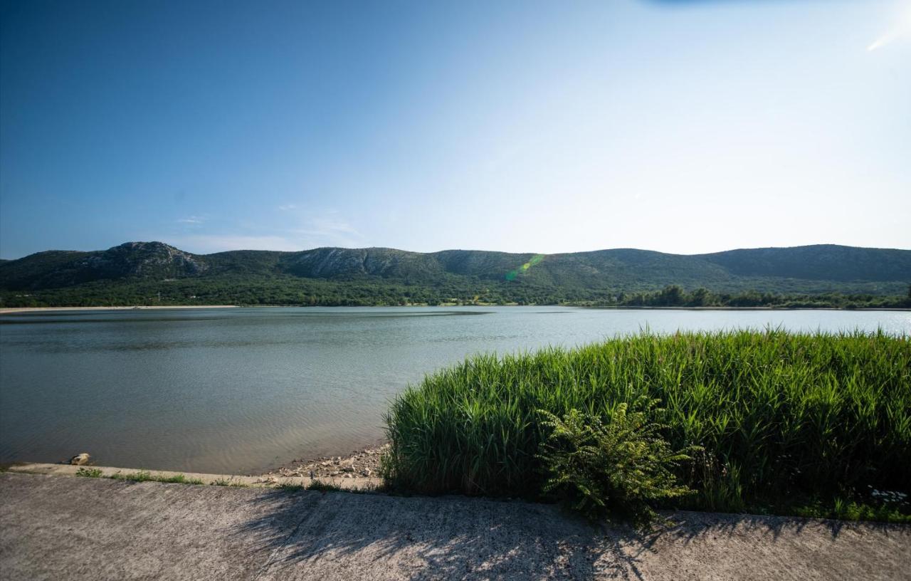 Apartman Sous Les Rochers Grizane-Belgrad Экстерьер фото
